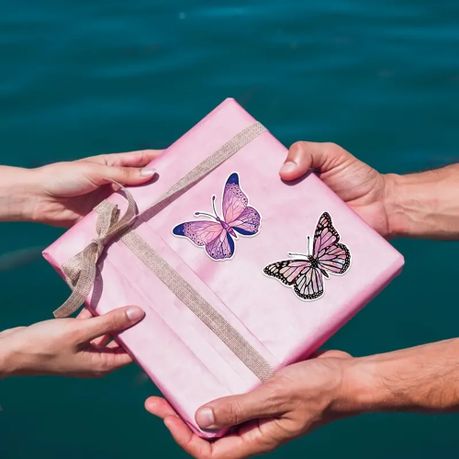 500pcs Bright & Attractive Butterfly &Flower Shaped Gift Wrap Sticker Roll